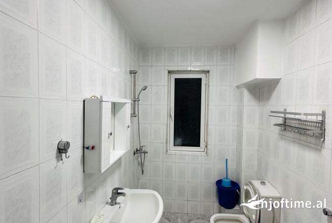 Shtepi me qera Apartament ne Tirane, 3+1, Mobilimi E mobiluar, Pagesa 530  Euro.