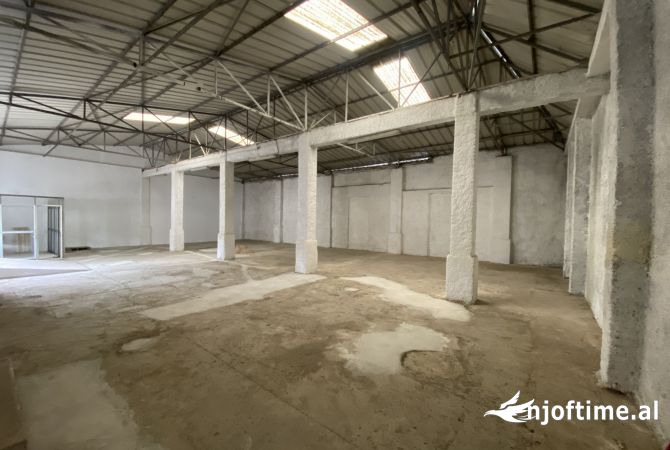 Ambient biznesi me qera 4+1 ne Tirane - 1,300 Euro