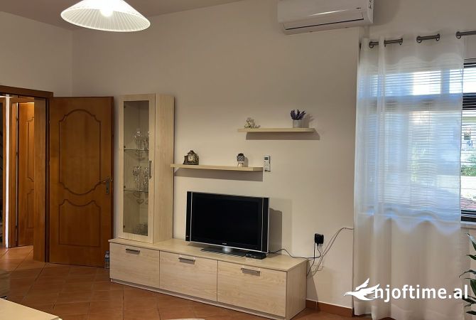 Shtepi me qera Shtepi Private ne Tirane, 2+1, Mobilimi E mobiluar, Pagesa 500  Euro.