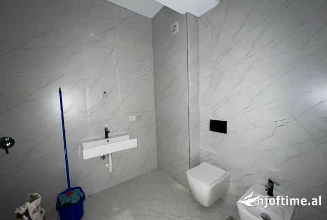 Shtepi me qera Apartament ne Tirane, 2+1, Mobilimi Bosh, pa mobiluar, Pagesa 650  Euro.