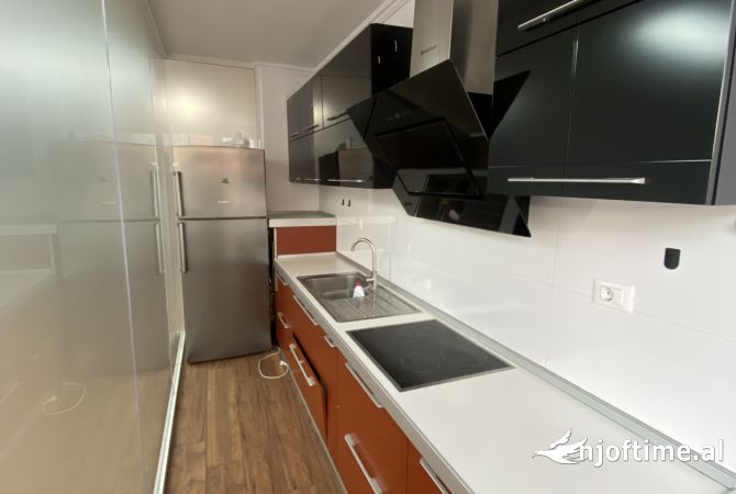 Ambient biznesi me qera 3+1 ne Tirane - 1,200 Euro