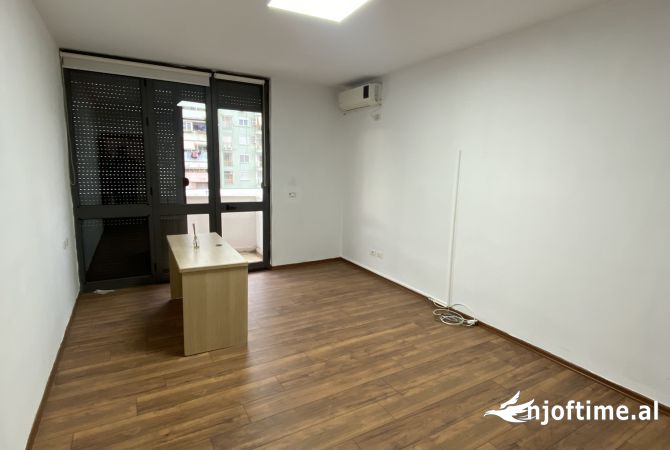 Ambient biznesi me qera 3+1 ne Tirane - 1,200 Euro