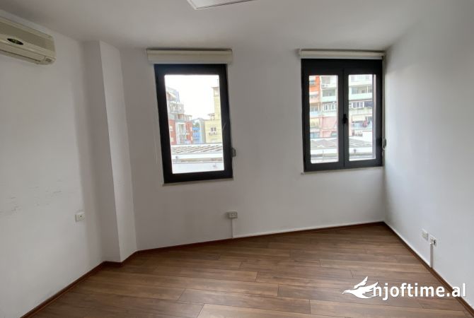 Ambient biznesi me qera 3+1 ne Tirane - 1,200 Euro