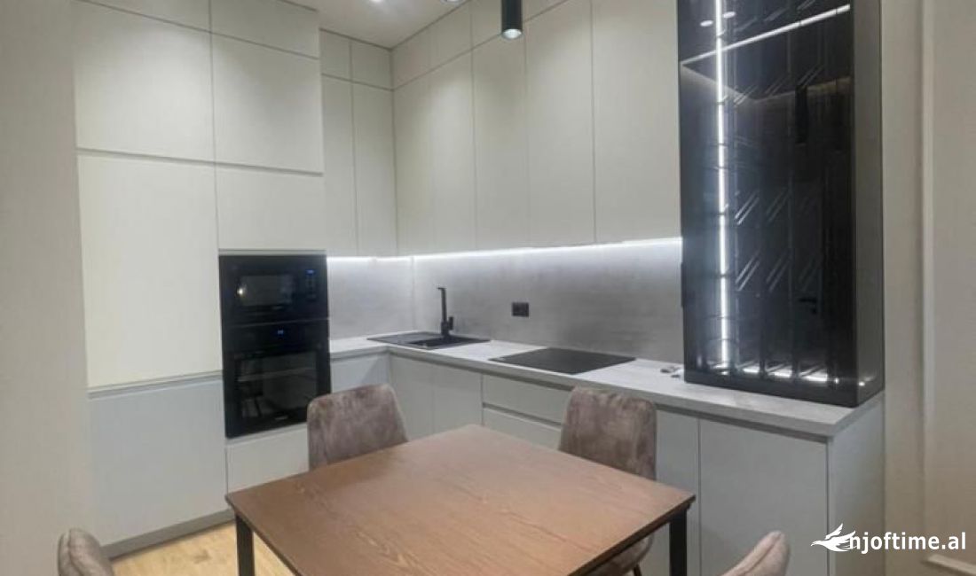 Shtepi me qera Apartament ne Tirane, 1+1, Mobilimi E mobiluar, Pagesa 950  Euro.