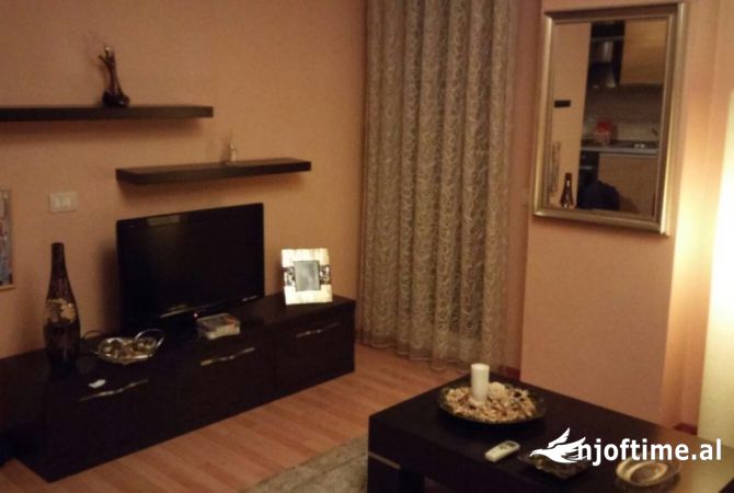 Shtepi me qera Apartament ne Tirane, 1+1, Mobilimi E mobiluar, Pagesa 450  Euro.