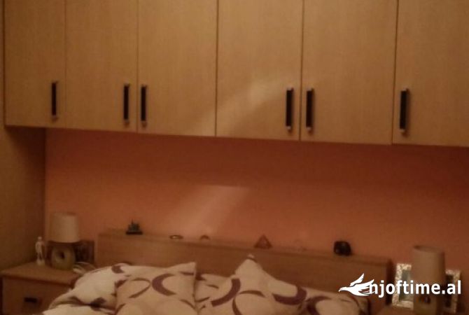 Shtepi me qera Apartament ne Tirane, 1+1, Mobilimi E mobiluar, Pagesa 450  Euro.