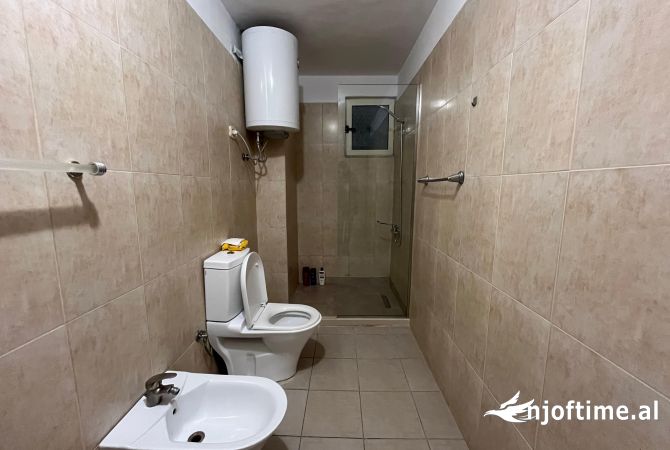 Shtepi me qera Apartament ne Tirane, 2+1, Mobilimi E mobiluar, Pagesa 650  Euro.