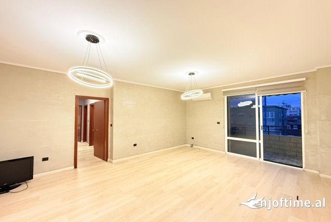 Ambient biznesi me qera 3+1 ne Tirane - 900 Euro