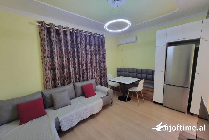 Shtepi me qera Apartament ne Tirane, 1+1, Mobilimi E mobiluar, Pagesa 550  Euro.