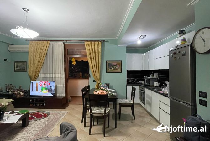 Shtepi ne shitje Apartament ne Tirane, 2+1, Mobilimi E mobiluar, Pagesa 247,000  Euro.