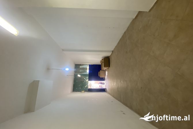 Ambient biznesi me qera 1+1 ne Tirane - 400 Euro