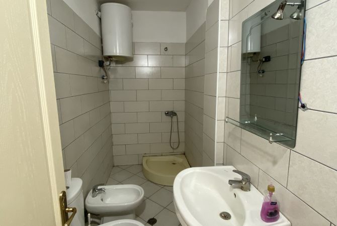 Shtepi me qera 1+1 ne Tirane - 300 Euro