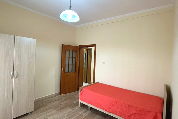 Shtepi me qera Apartament ne Tirane, 2+1, Mobilimi E mobiluar, Pagesa 650  Euro.
