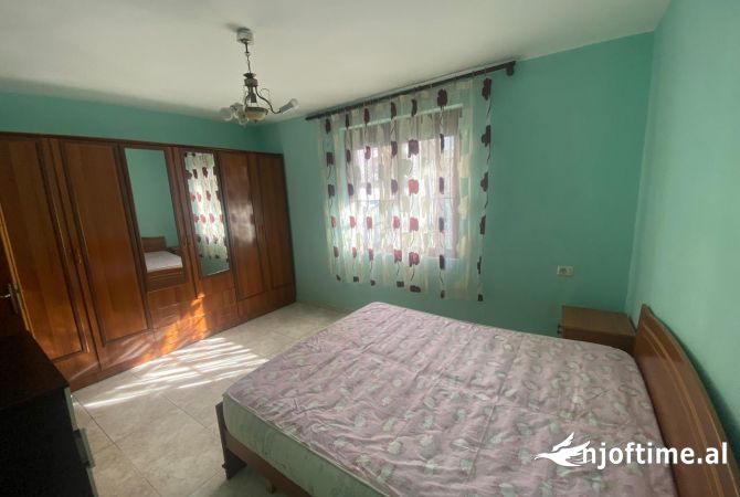 Shtepi me qera Apartament ne Tirane, 2+1, Mobilimi E mobiluar, Pagesa 400  Euro.