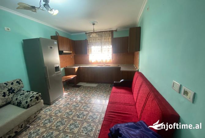 Shtepi me qera Apartament ne Tirane, 2+1, Mobilimi E mobiluar, Pagesa 400  Euro.