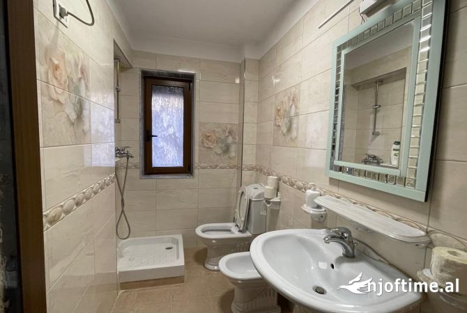 Shtepi me qera Apartament ne Tirane, 2+1, Mobilimi E mobiluar, Pagesa 500  Euro.