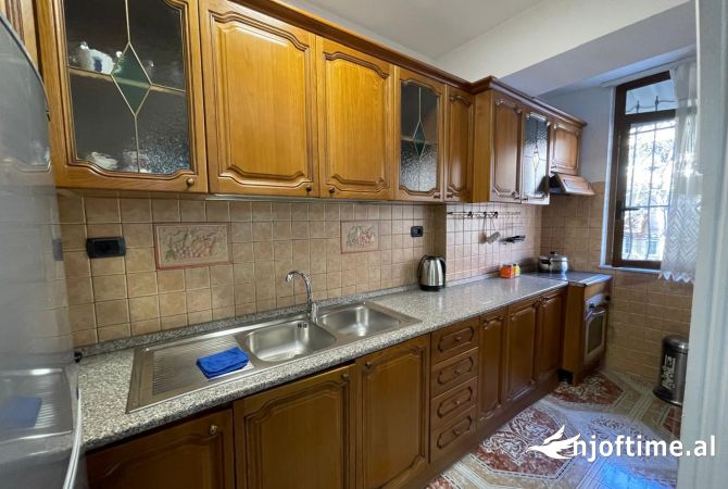 Shtepi me qera Apartament ne Tirane, 2+1, Mobilimi E mobiluar, Pagesa 500  Euro.