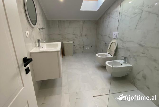 Shtepi me qera Apartament ne Tirane, 3+1, Mobilimi E mobiluar, Pagesa 800  Euro.