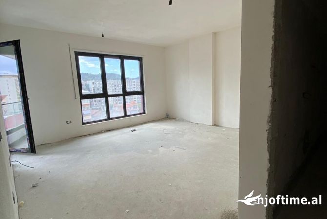 Shtepi ne shitje Apartament ne Tirane, 1+1, Mobilimi Bosh, pa mobiluar, Pagesa 180,000  Euro.