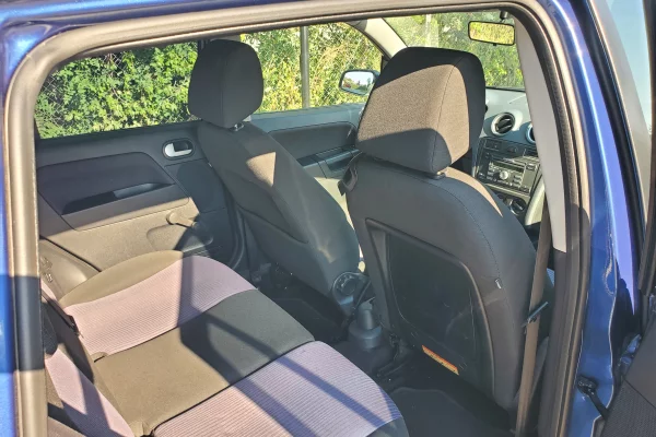 Auto in Vendita a Durazzo, Ford, 2009 Diesel,Kambio Manual Pagamento 4,000  Euro.