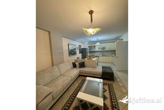Shtepi me qera 2+1 ne Tirane - 700 Euro