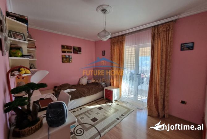 Shtepi ne shitje Apartament ne Tirane, 2+1, Mobilimi E mobiluar, Pagesa 131,000  Euro.