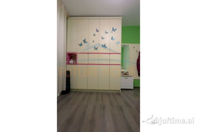 Shtepi ne shitje Apartament ne Tirane, 2+1, Mobilimi E mobiluar, Pagesa 315,000  Euro.