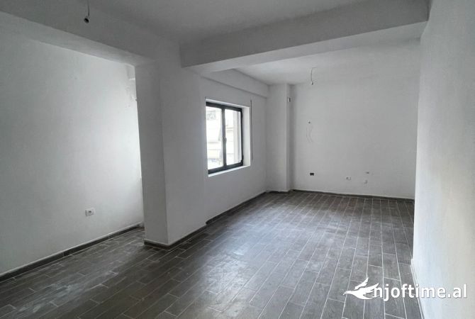 Shtepi me qera 2+1 ne Tirane - 400 Euro