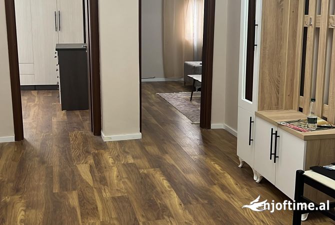 Shtepi me qera Apartament ne Tirane, 2+1, Mobilimi E mobiluar, Pagesa 700  Euro.