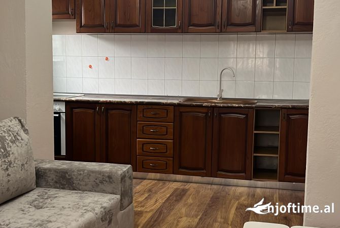 Shtepi me qera 2+1 ne Tirane - 700 Euro