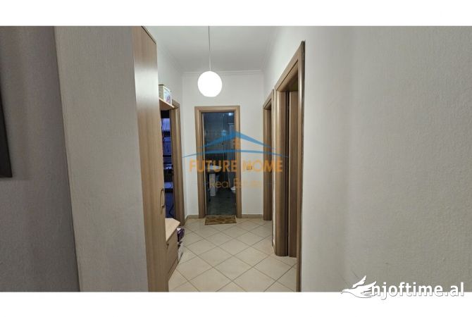 Shtepi ne shitje Apartament ne Tirane, 3+1, Mobilimi E mobiluar, Pagesa 140,000  Euro.
