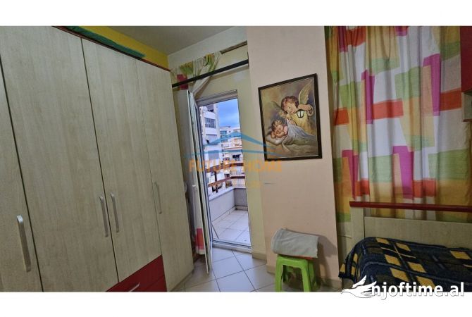 Shtepi ne shitje Apartament ne Tirane, 3+1, Mobilimi E mobiluar, Pagesa 140,000  Euro.