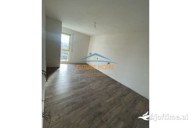 Shtepi ne shitje Apartament ne Tirane, 2+1, Mobilimi Bosh, pa mobiluar, Pagesa 160,000  Euro.