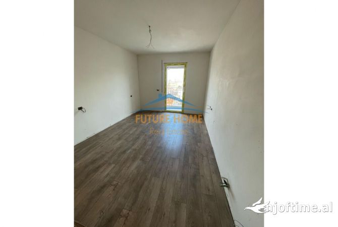 Shtepi ne shitje Apartament ne Tirane, 2+1, Mobilimi Bosh, pa mobiluar, Pagesa 160,000  Euro.
