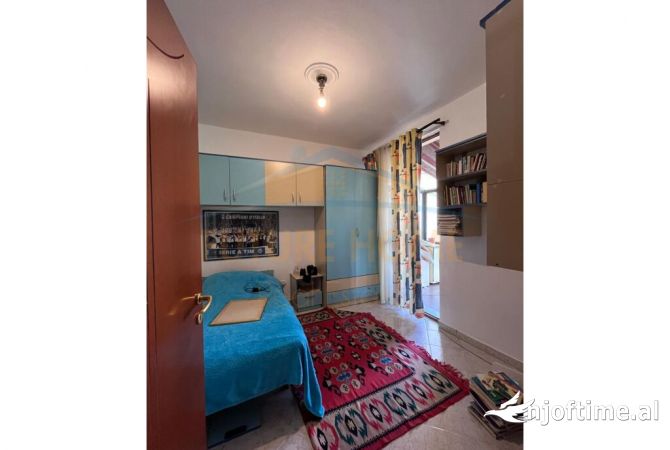 Shtepi ne shitje Apartament ne Tirane, 4+1, Mobilimi E mobiluar, Pagesa 240,000  Euro.