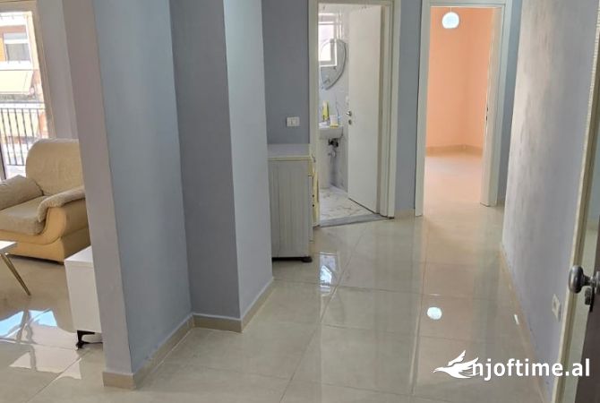 Shtepi ne shitje Apartament ne Tirane, 2+1, Mobilimi Pjeserisht e mobiluar, Pagesa 193,000  Euro.