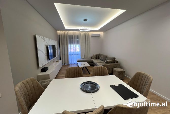 Shtepi me qera 2+1 ne Tirane - 900 Euro