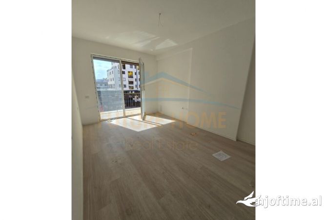 Shtepi ne shitje Apartament ne Tirane, 2+1, Mobilimi Bosh, pa mobiluar, Pagesa 155,000  Euro.