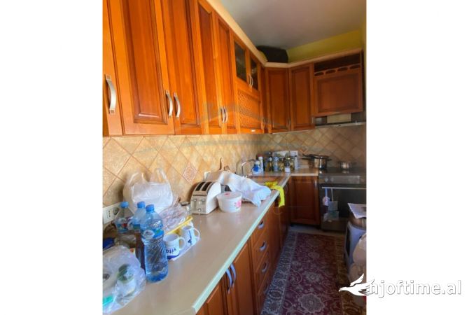 Shtepi ne shitje Apartament ne Tirane, 3+1, Mobilimi E mobiluar, Pagesa 185,000  Euro.