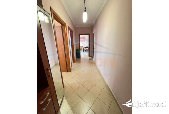 Shtepi ne shitje Apartament ne Tirane, 2+1, Mobilimi E mobiluar, Pagesa 130,000  Euro.