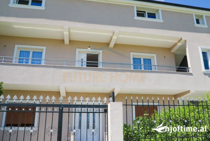 Shtepi ne shitje Vila Luksoze ne Tirane, 4+1, Mobilimi Pjeserisht e mobiluar, Pagesa 320,000  Euro.