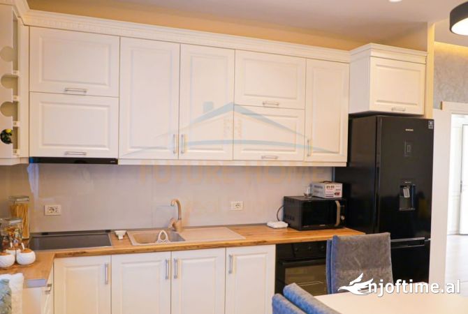 Shtepi ne shitje Vila Luksoze ne Tirane, 4+1, Mobilimi Pjeserisht e mobiluar, Pagesa 320,000  Euro.