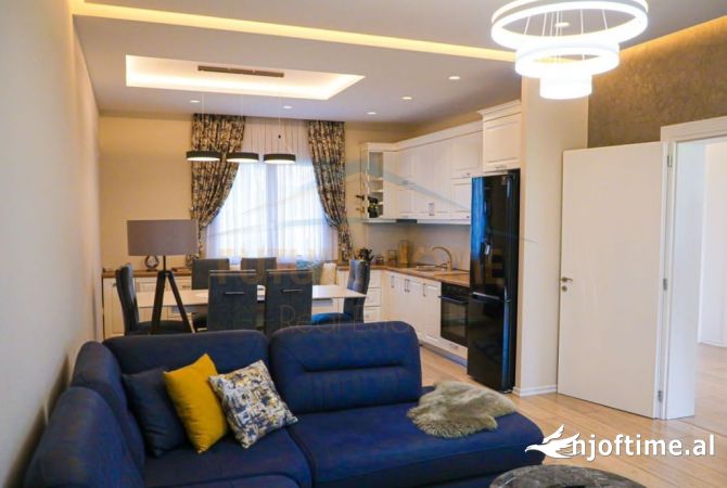 Shtepi ne shitje Vila Luksoze ne Tirane, 4+1, Mobilimi Pjeserisht e mobiluar, Pagesa 320,000  Euro.