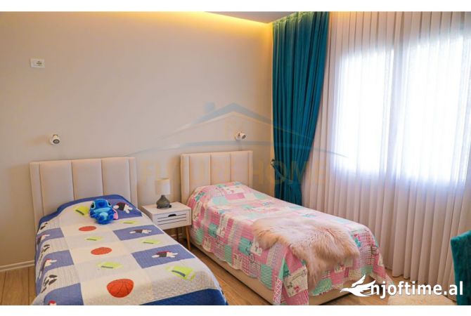 Shtepi ne shitje Vila Luksoze ne Tirane, 4+1, Mobilimi Pjeserisht e mobiluar, Pagesa 320,000  Euro.