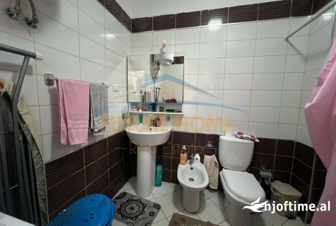 Shtepi ne shitje Apartament ne Tirane, 1+1, Mobilimi E mobiluar, Pagesa 102,000  Euro.