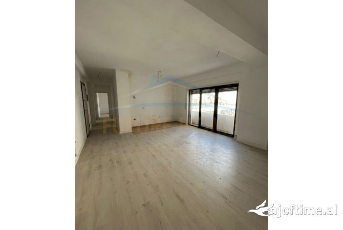 Shtepi me qera Apartament ne Tirane, 2+1, Mobilimi Bosh, pa mobiluar, Pagesa 400  Euro.