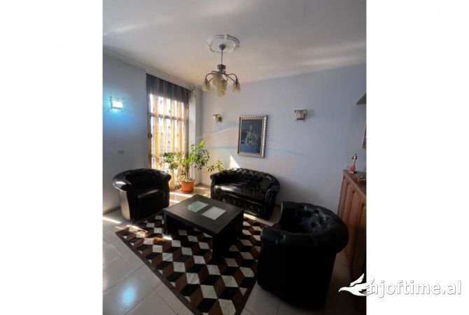 Shtepi ne shitje Apartament ne Tirane, 3+1, Mobilimi Bosh, pa mobiluar, Pagesa 310,000  Euro.