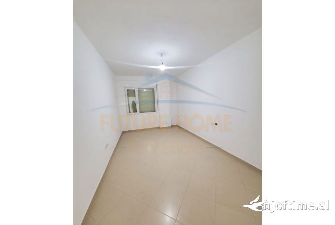 Shtepi ne shitje Apartament ne Tirane, 2+1, Mobilimi Bosh, pa mobiluar, Pagesa 118,000  Euro.