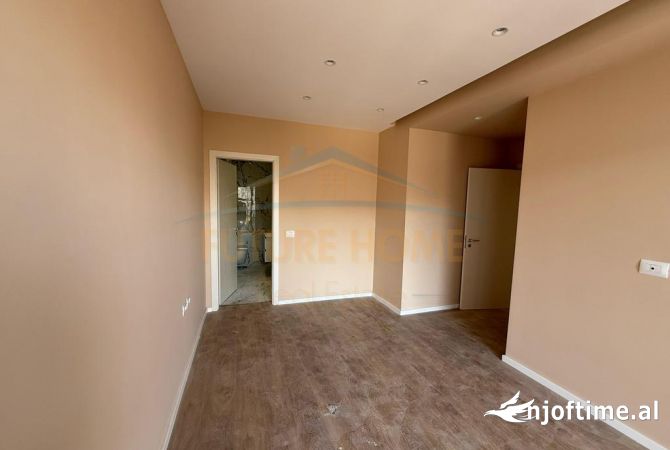 Shtepi ne shitje Apartament ne Tirane, 2+1, Mobilimi Bosh, pa mobiluar, Pagesa 320,000  Euro.