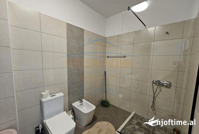 Shtepi ne shitje Apartament ne Tirane, 3+1, Mobilimi E mobiluar, Pagesa 350,000  Euro.